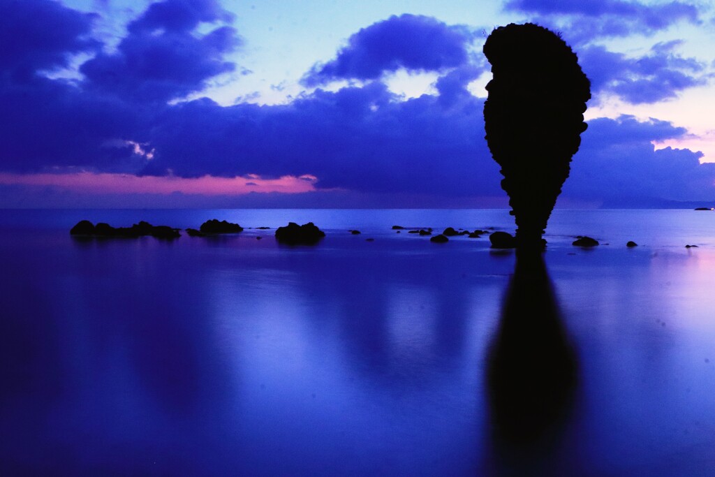 夜明け前のエビス岩