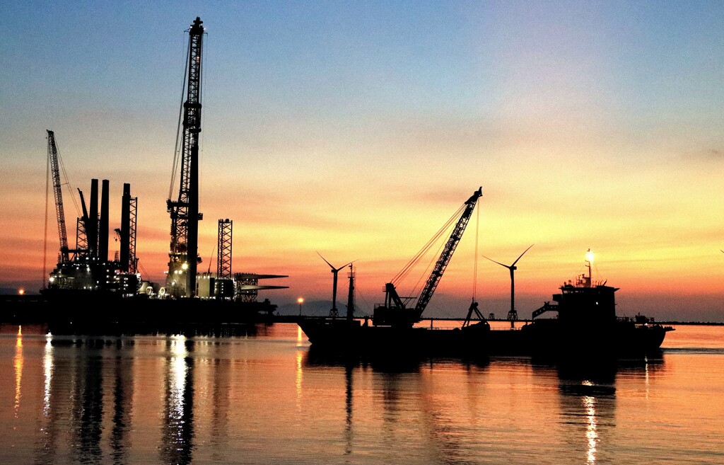 石狩新港風力発電設置のSEP船Ⅴ