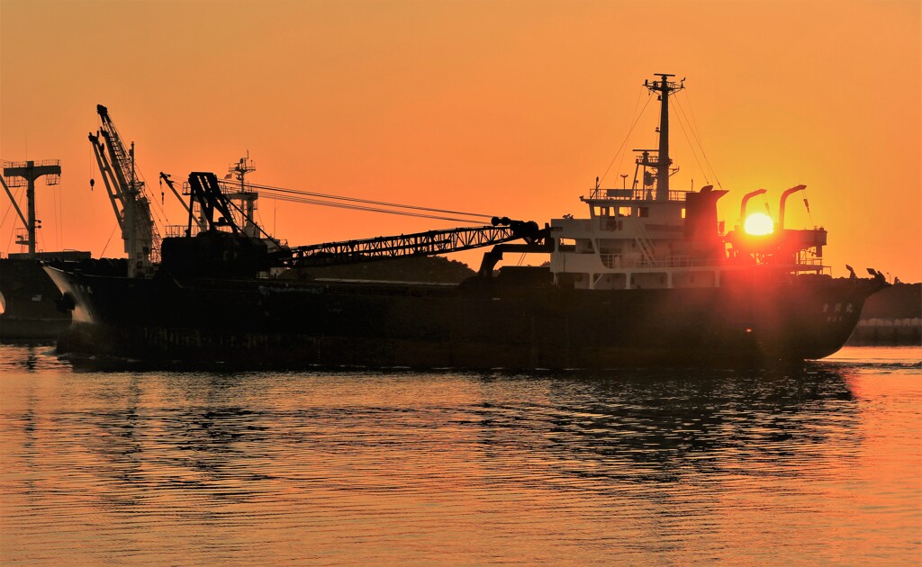 石狩新港の夕日(出港）