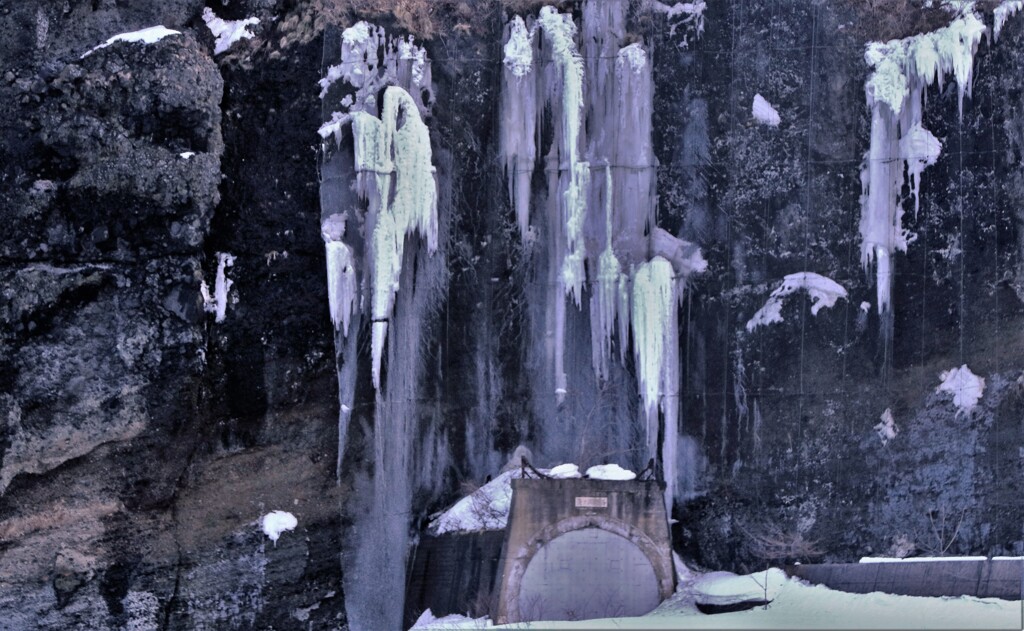 閉鎖した古いトンネル