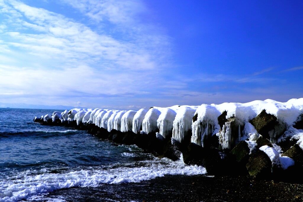 凍てつく波消しブロック