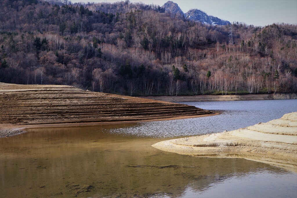 渇水の札幌湖