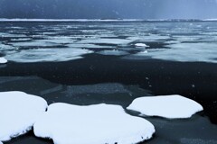 凍てつく石狩川河口