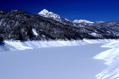 雪解けがまだ先の札幌湖Ⅱ