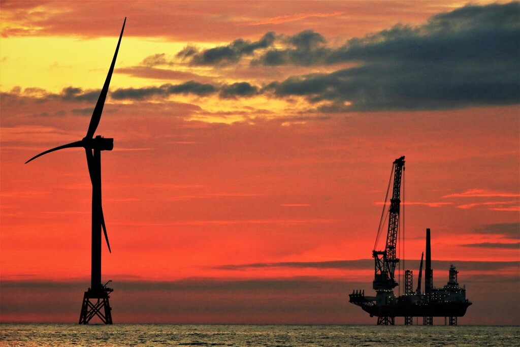 石狩新港風力発電設置のSEP船Ⅳ