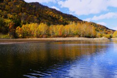 秋の札幌湖