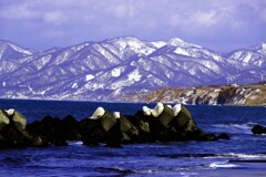 I冬の海と増毛連山