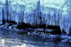 凍てつく石狩望来川