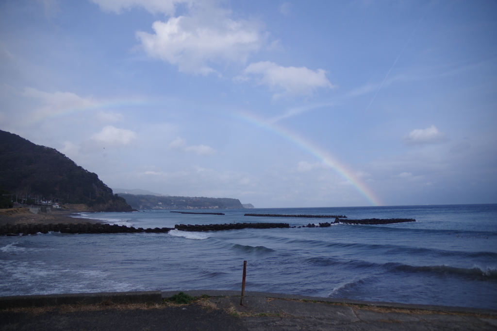 急な雨の後の虹