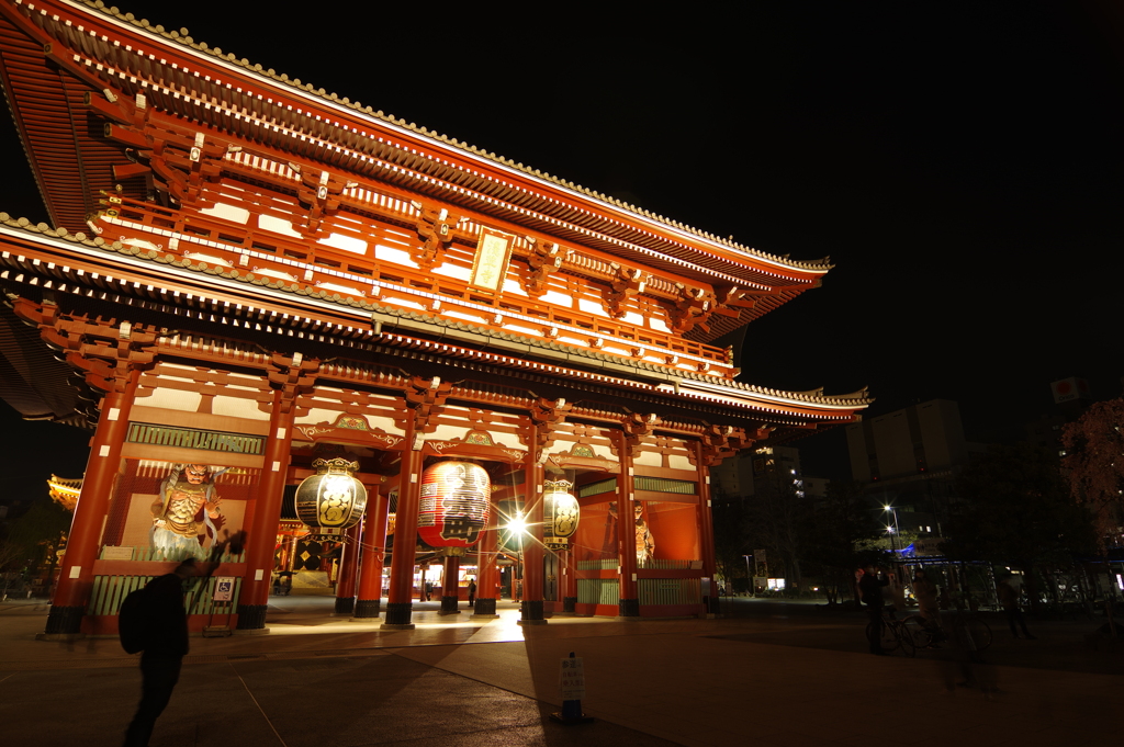 夜の浅草寺