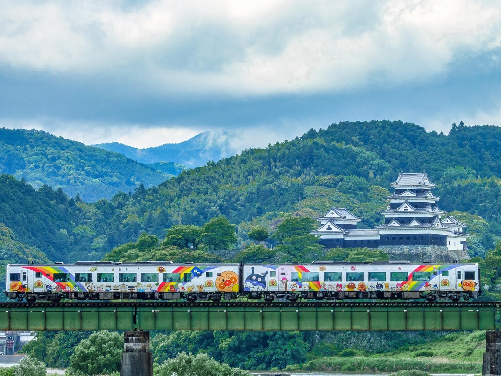 大洲城とアンパンマン列車