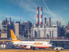 松山空港にて