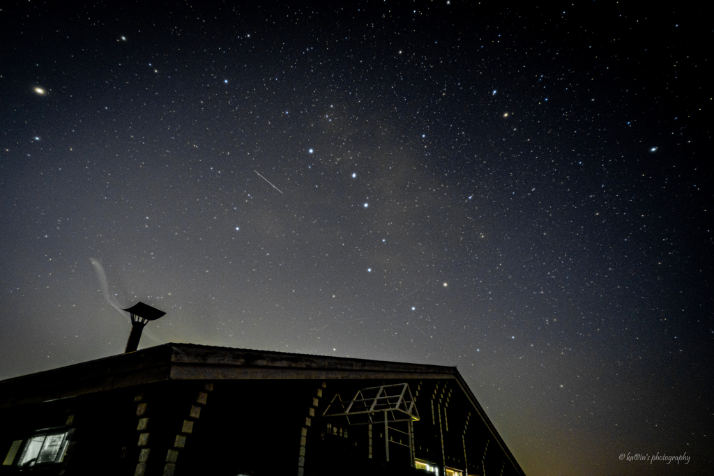 北斗七星と煙突から出る不思議な雲