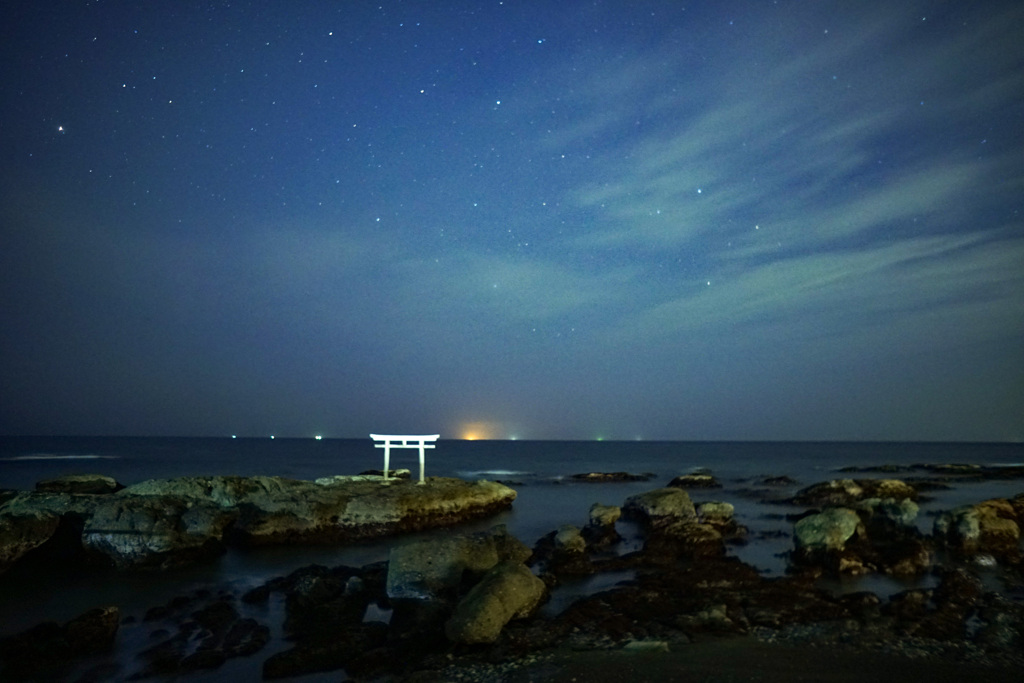 夜の顔と…。