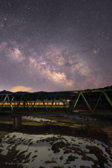 夜明けの電車と富山の冬銀