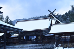 清く荘厳な佇まい