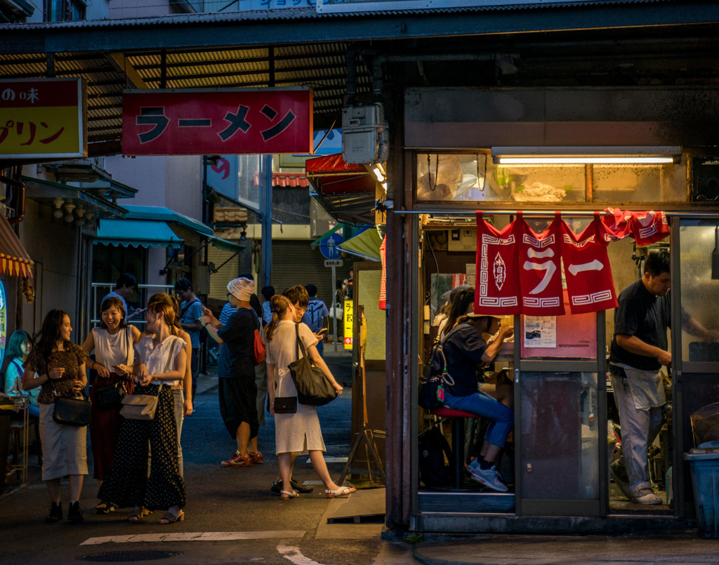 温泉街のひとコマ