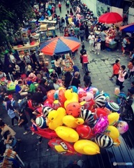 Balloon vender