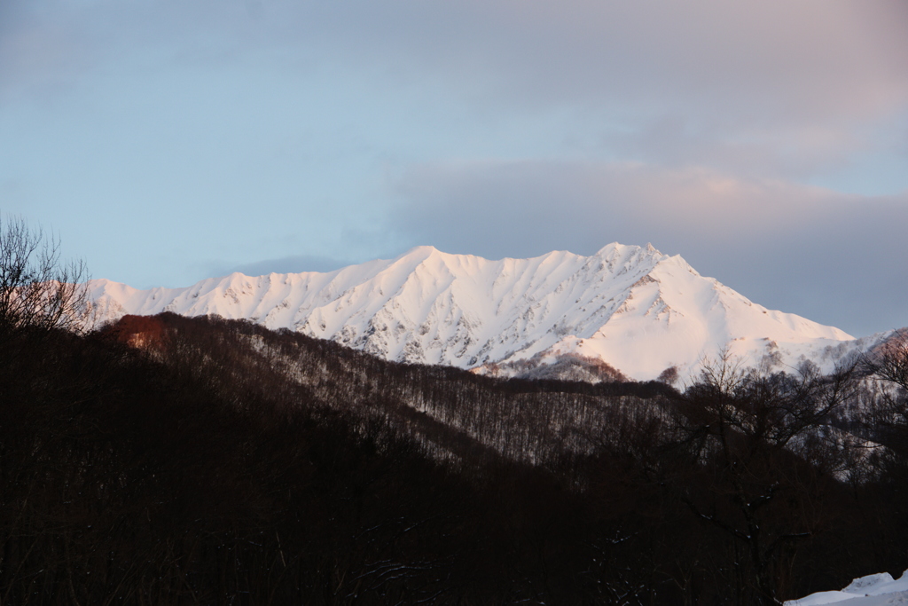 伯耆富士南壁モルゲンロート奥大山スキー場より