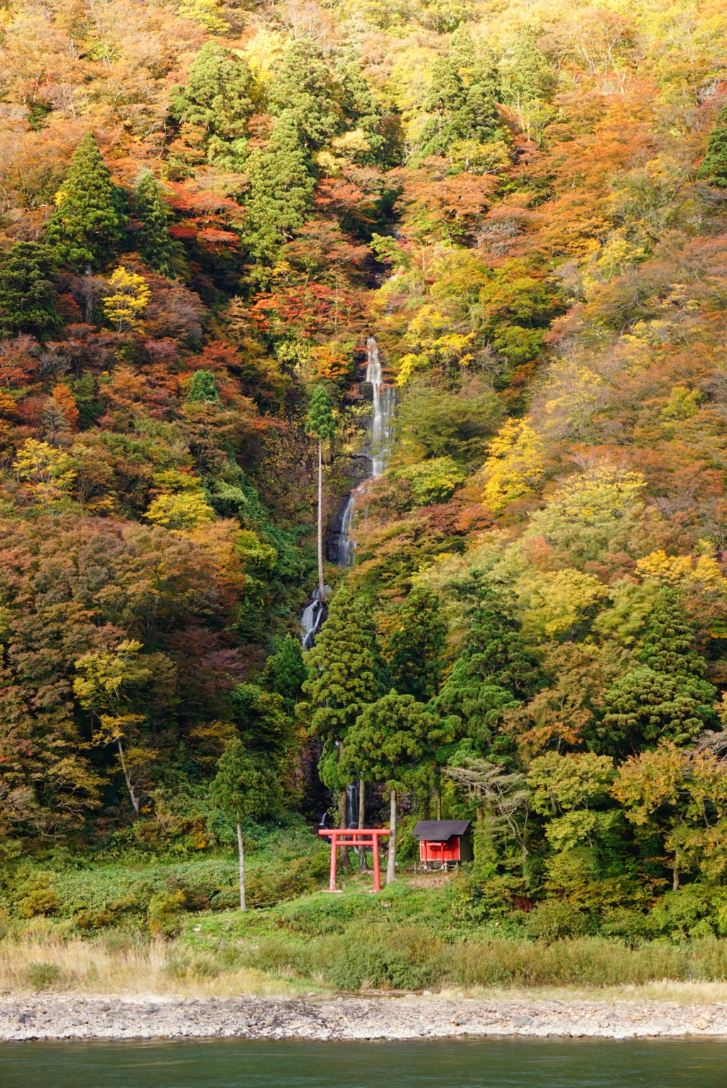 白糸の滝(山形県戸沢村)