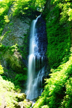 降る滝(岩手県西和賀町)