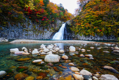 秋の法体の滝１