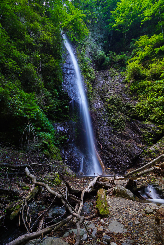 白糸の滝 (山梨県小菅村)