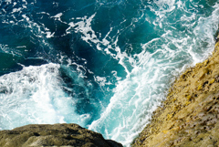 透き通る海