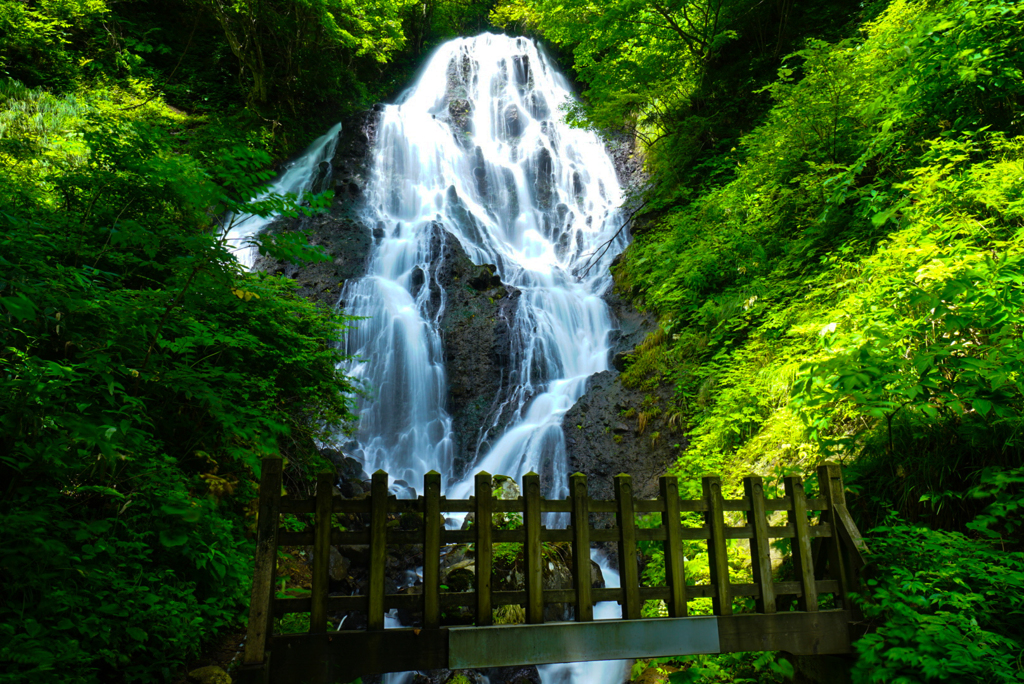 開運出世の滝(山形県酒田市)