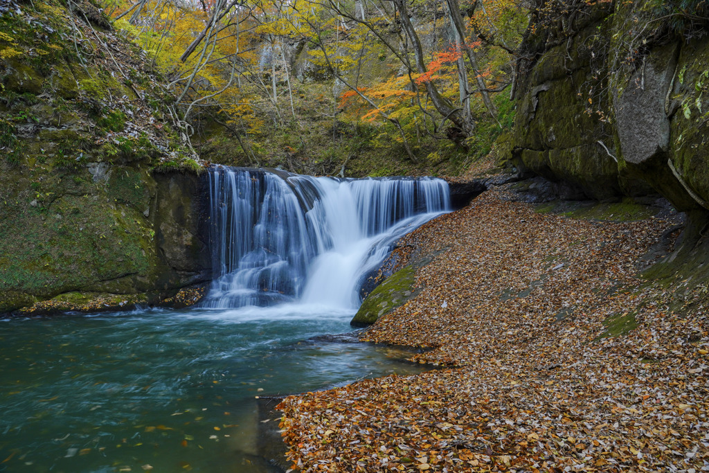 紅葉を求めて３　一休みの滝