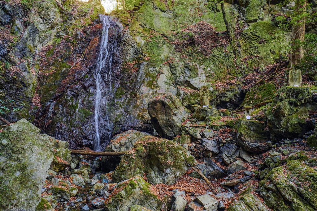 八茎嶽不動の滝１