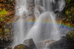 秋の虹　孫六の滝