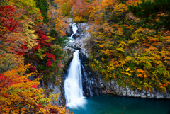 秋の法体の滝４