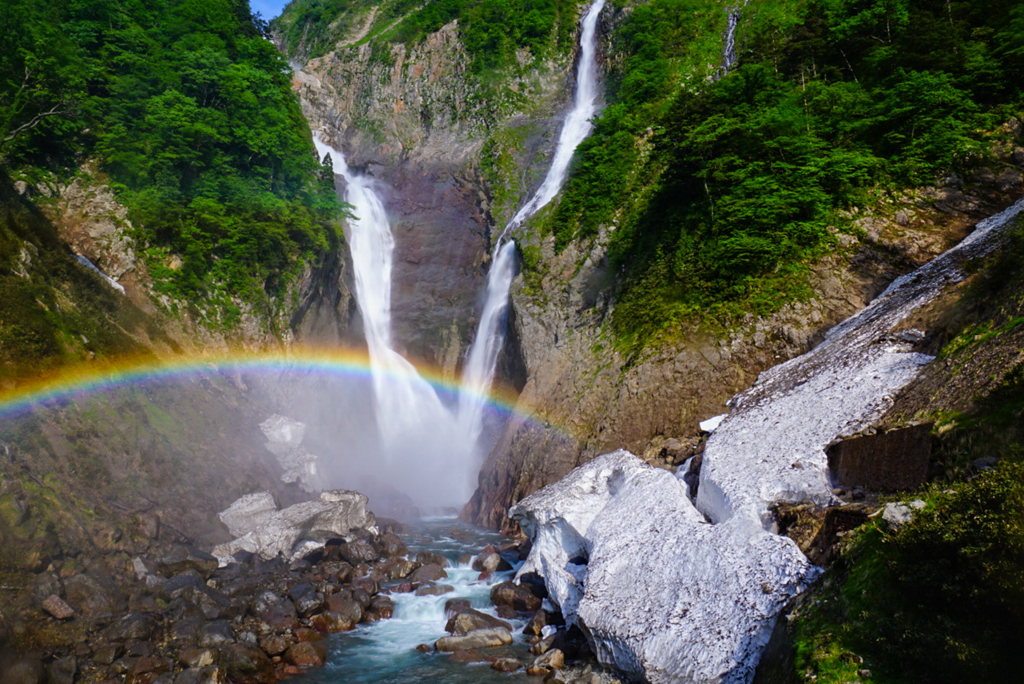 称名滝 (富山県立山町)