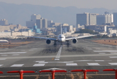 伊丹空港の飛行機-001