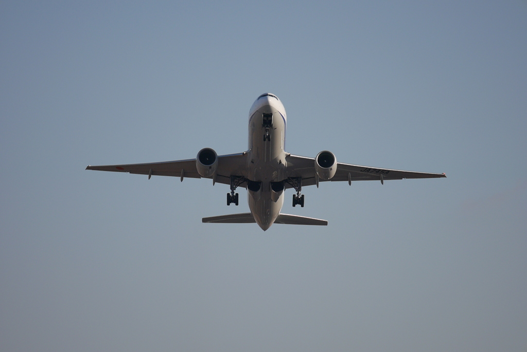 伊丹空港での飛行機-003