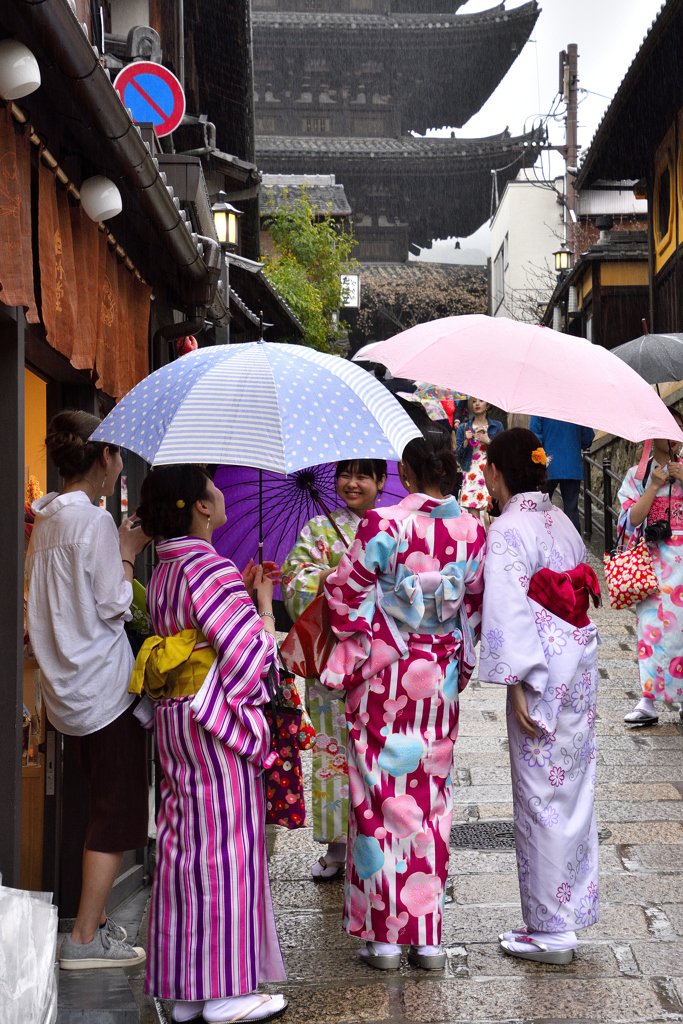 雨の京都散歩＜八坂道＞
