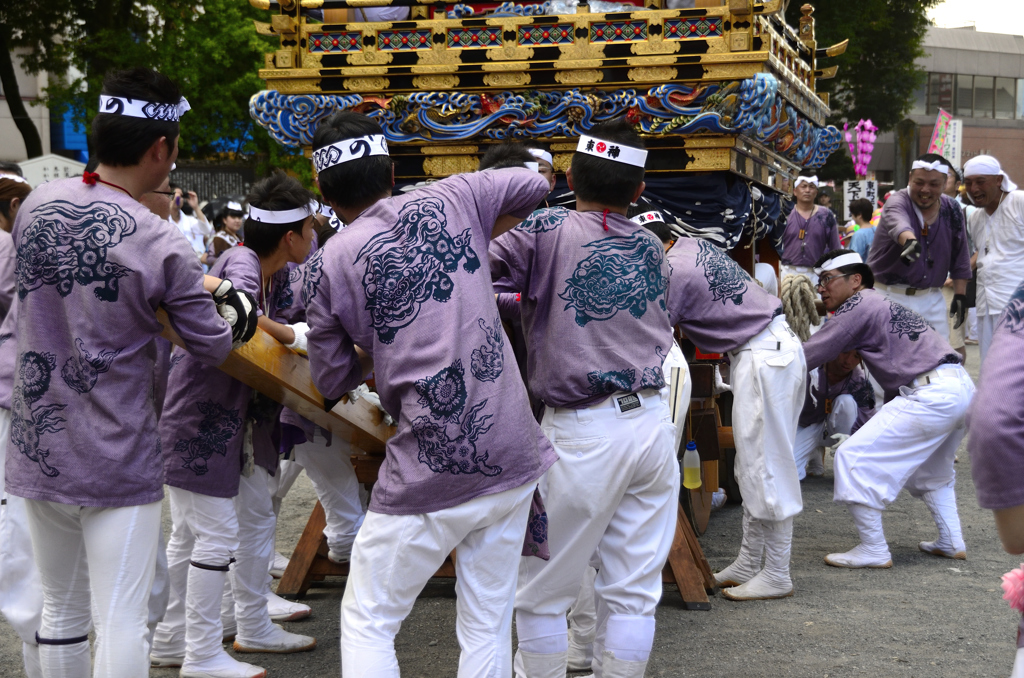 祭りを支える男衆－Ⅳ