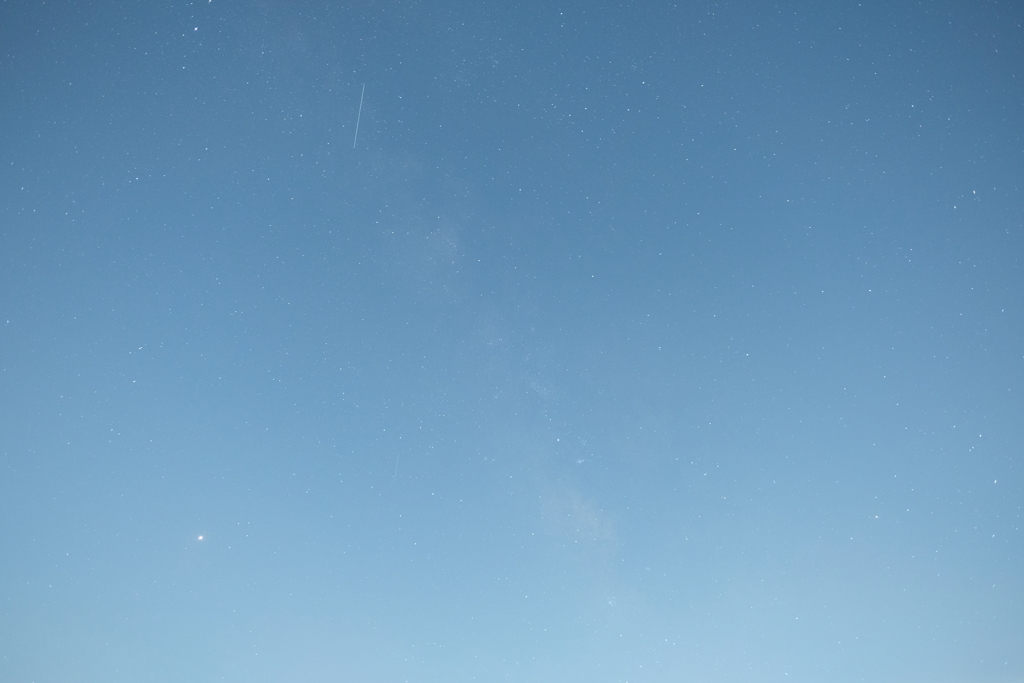 天の川とペルセウス座流星群の残像