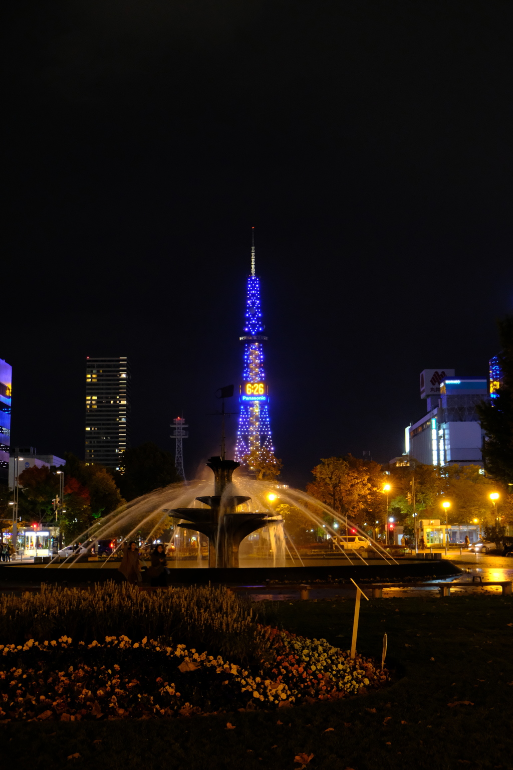 さあこれから夜の街へ