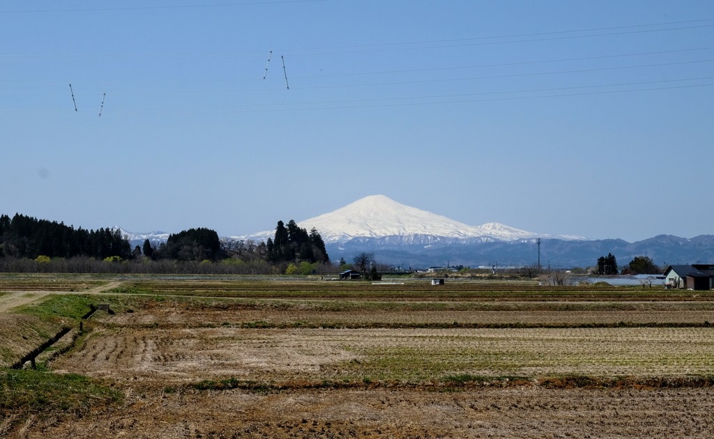 横手市増田地区から観た鳥海山