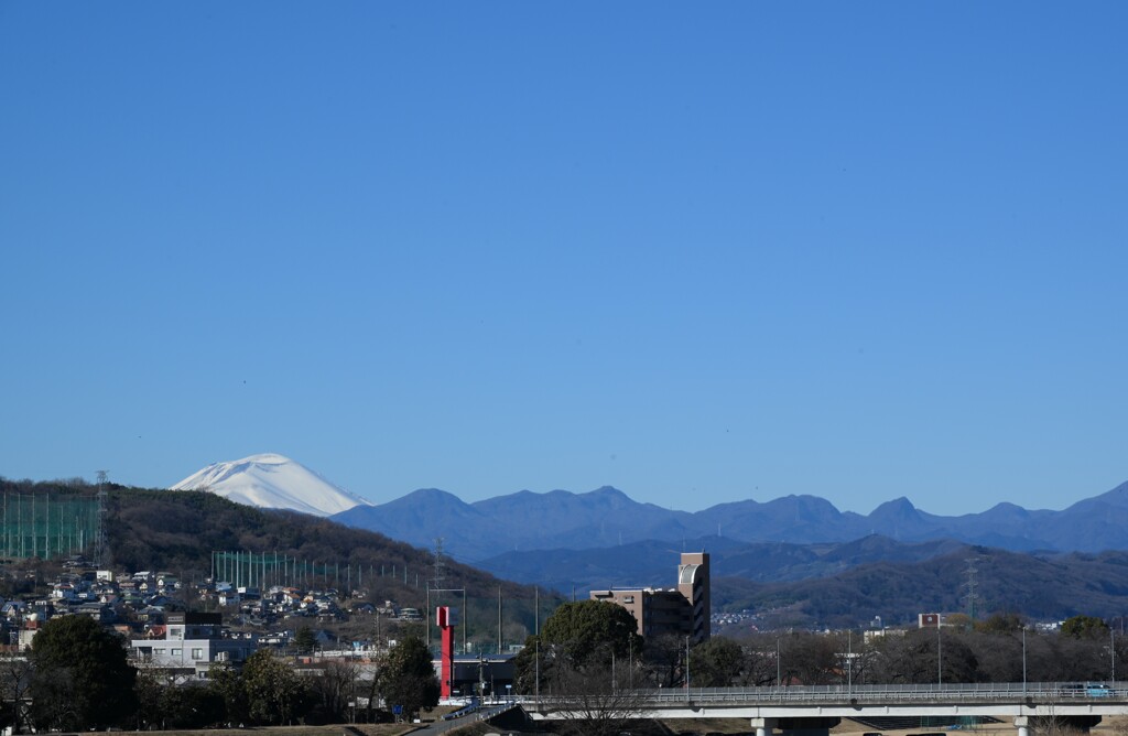 山と河のある街②
