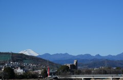 山と河のある街②