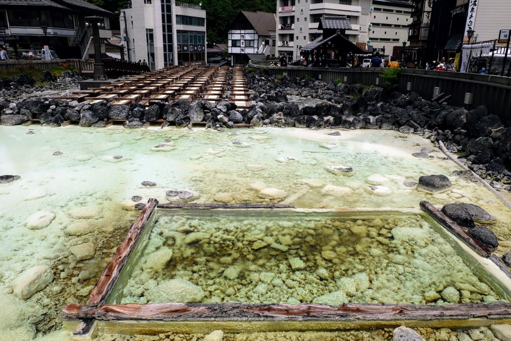 草津温泉　湯畑
