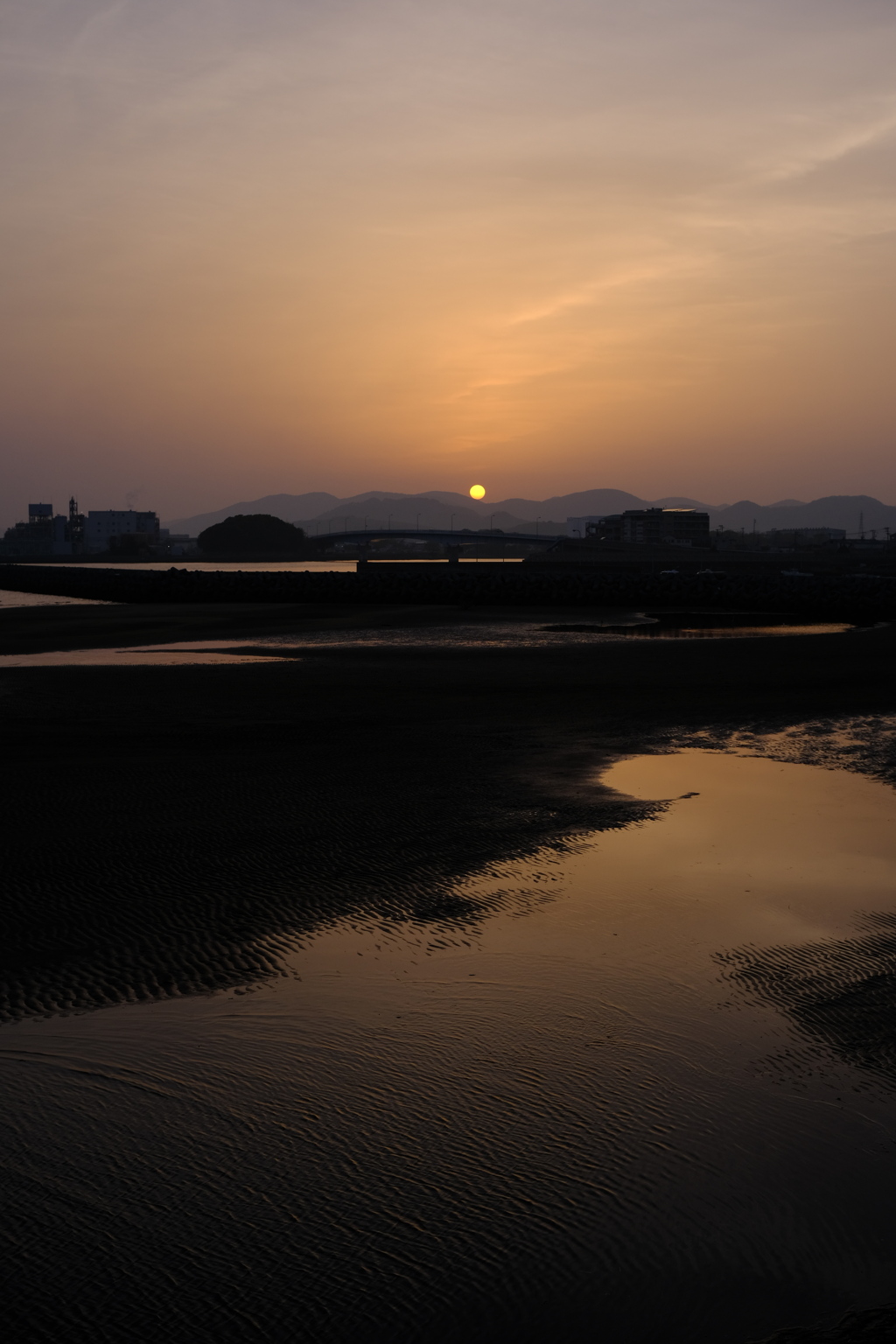 日が沈む