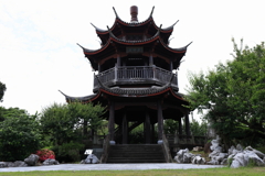 曇天の唐梅閣