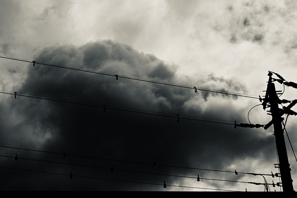 暗雲立ち込めて