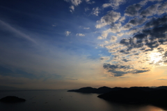 青と金色の空