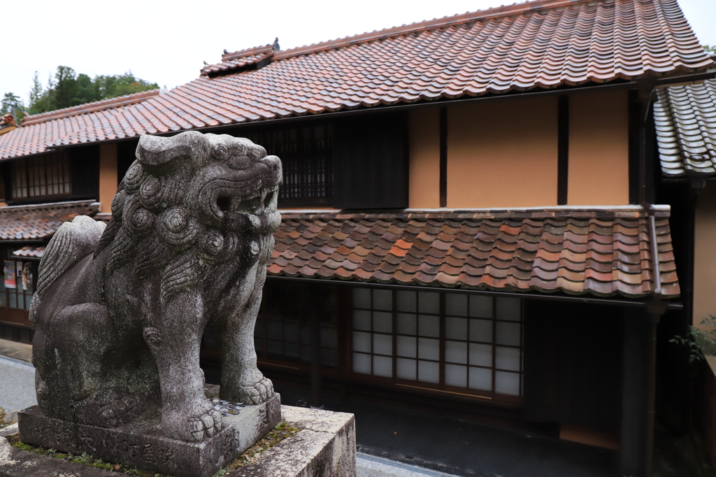 狛犬と石州瓦