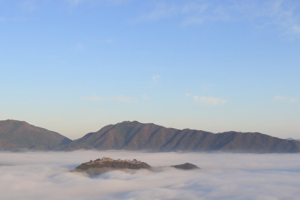 青空と竹田城